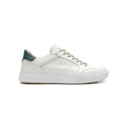 Ambitious White Trainer| 112187333