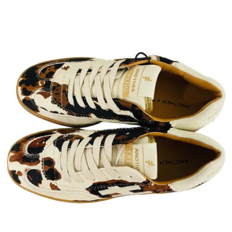 Another trend A032A4A7- Cow Hide Trainer.