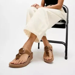 FitFlop Deep Tan Leather Toe Post|A4TC15